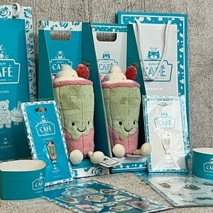 Jellycat Beijing or Shanghai AMUSEABLES
BERRITY LATTE